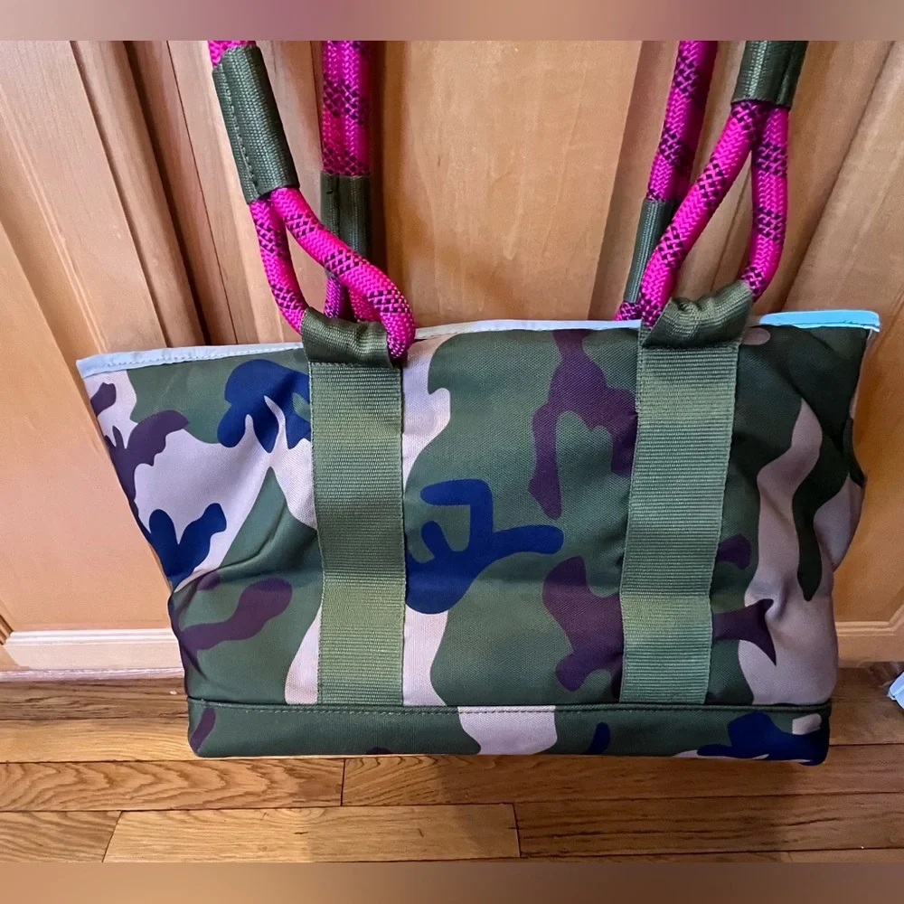 Roverlund Out-and-About Pet Tote in the Camo/Magenta color combination. - Picture 15 of 16